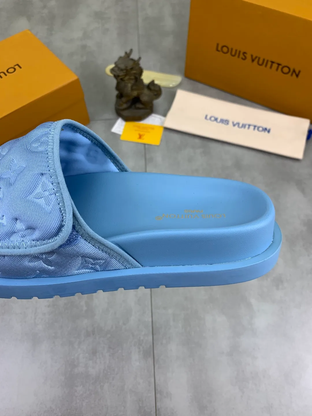Men's shoes 💰P320 💰[New style]🆘 Original quality [LOUIS VUITTON] The popular Louis Vuitton LV men's slippers on the official website are on sale simultaneously! Original fabric imported from Italy, original factory special supply, code number: 38-44 (45 customized), many colors available